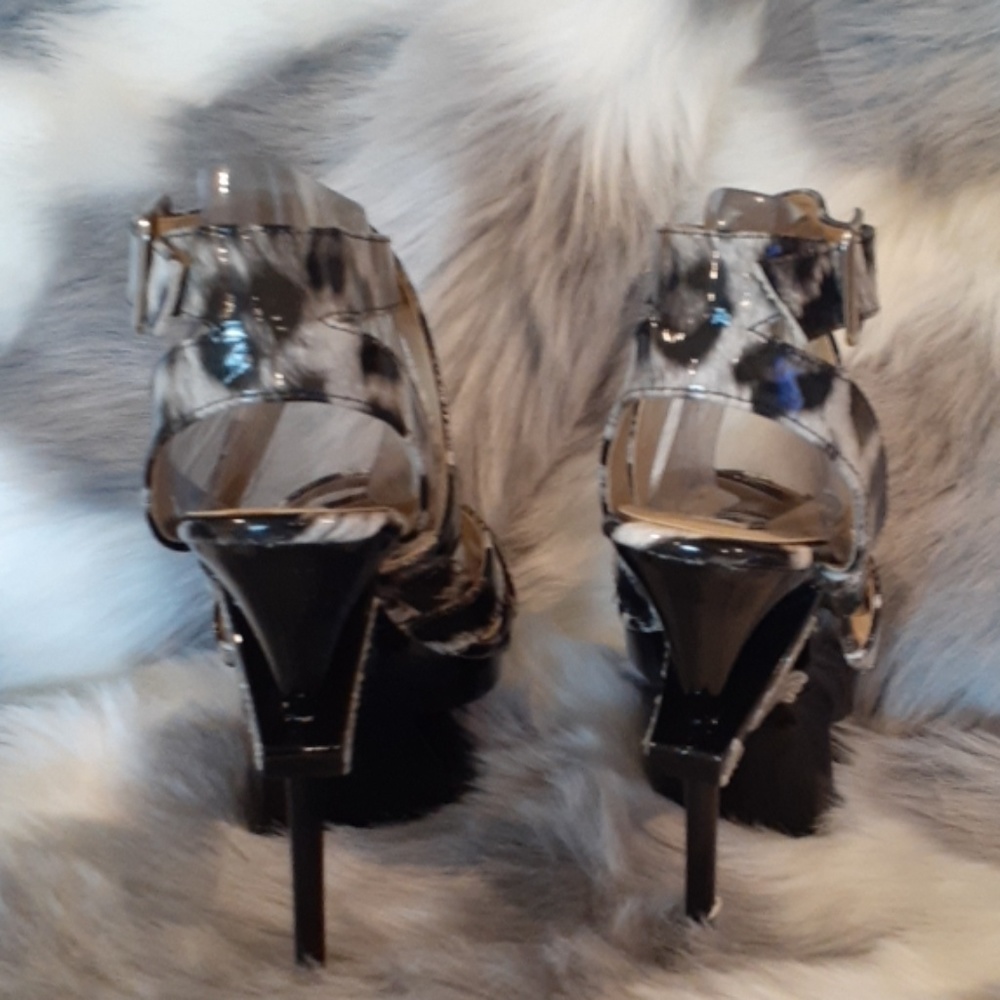 High Heels - Picture 3 of 8